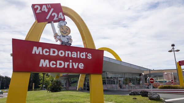 McDonald's to require facemasks for all employees, customers vaccinated or not