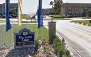Man rescued from water at mariner's cove dead at hospital