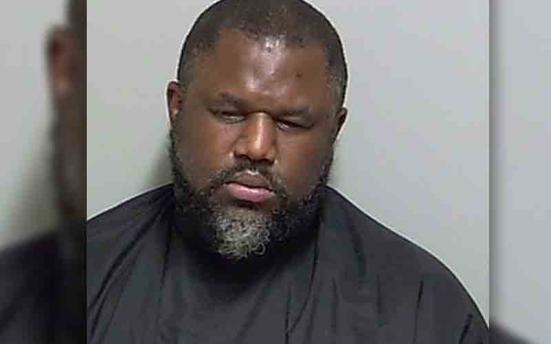Teen called cops after man holds his mom hostage at gunpoint
