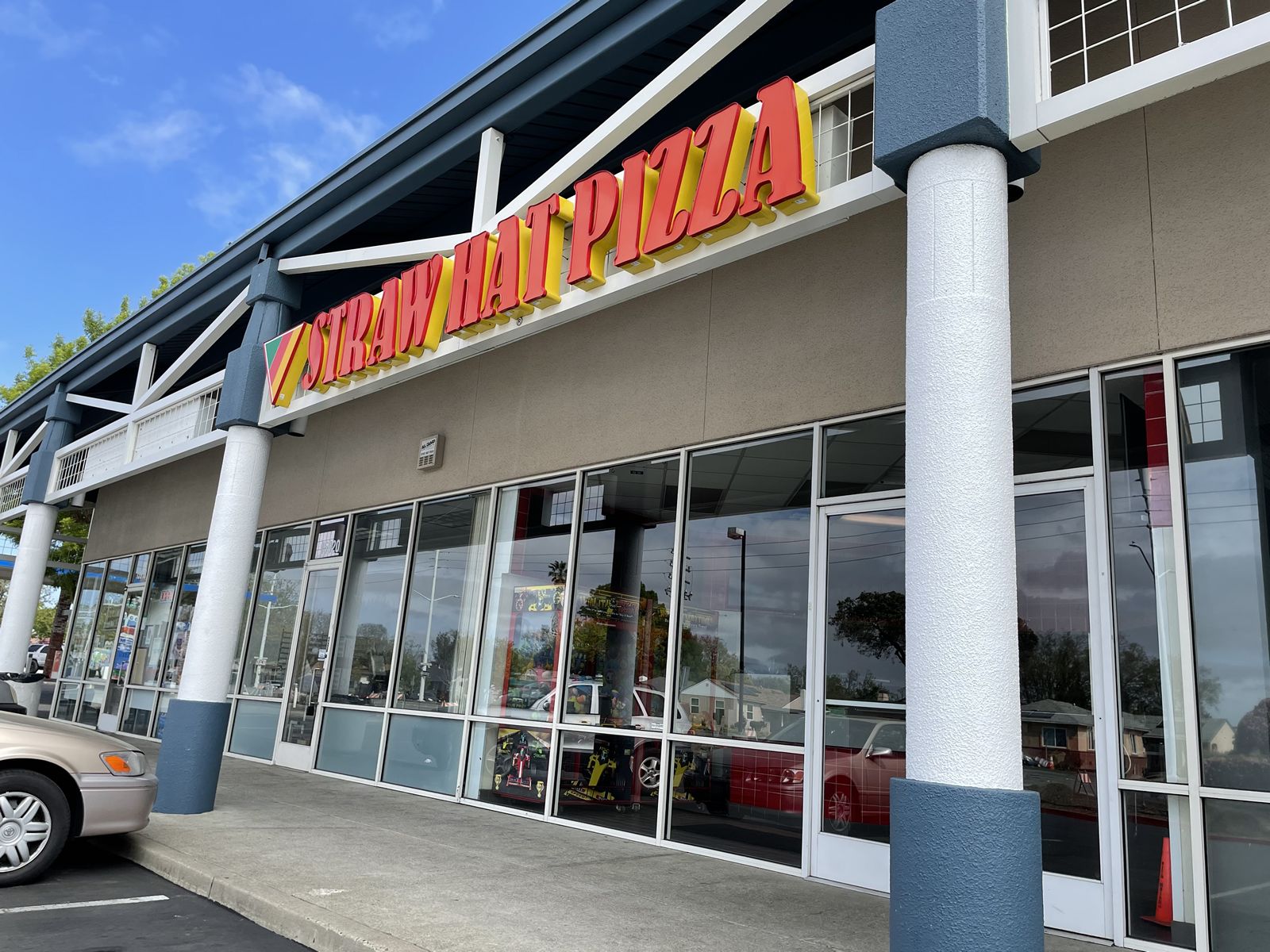 New Straw Hat Pizza Now Open in San Lorenzo, CA