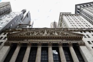Stock market nosedives as massive sell-off continues