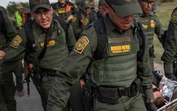 Border agents continue rescuing stranded and wounded immigrants as border crisis continues Border agents continue rescuing stranded and wounded immigrants as border crisis continues