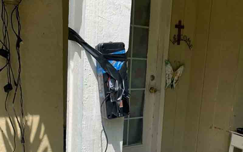 Florida man facing eviction plants fake bomb at front door to deter deputies