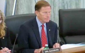 Democrat senator asks facebook to shut down non-existent "finsta" service