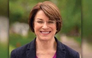 Amy klobuchar reveals previous breast cancer diagnosis, successful treatment