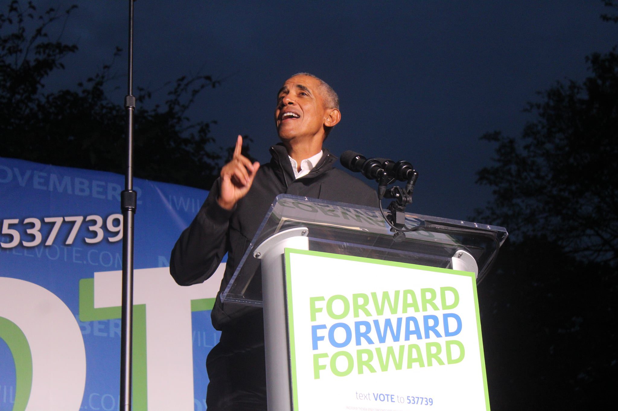 Small crowd greets Barack Obama in New Jersey for Phil Murphy rally