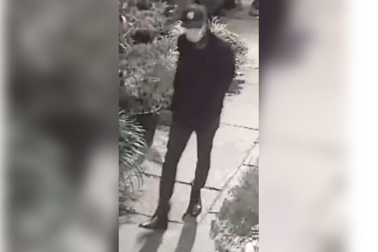 Philadelphia police searching for burglary suspect