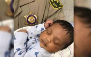 Mom arrested while driving nude with newborn baby on her lap in Compton Mom arrested while driving nude with newborn baby on her lap in Compton