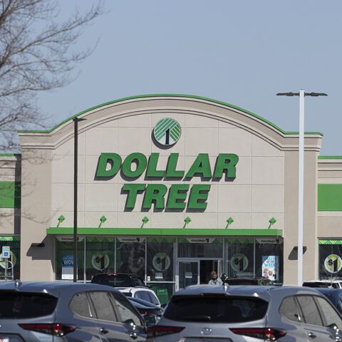 Laurel dollar tree store robbed at gunpoint - photo licensed by shore news network.