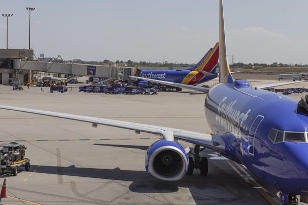 Two Airline CEOs Challenge Mask Mandates On Planes