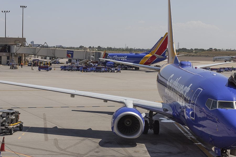 Two Airline CEOs Challenge Mask Mandates On Planes
