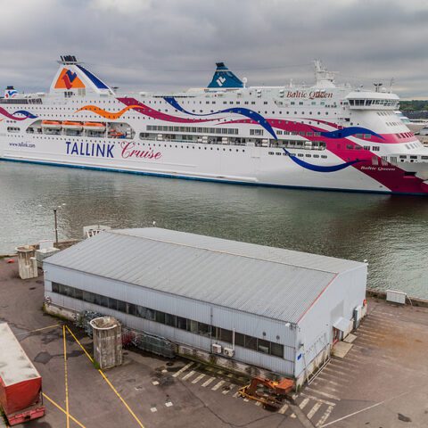 Gas-guzzling cruise ships to house thousands of climate diplomats during two week un conference - photo licensed by shore news network.