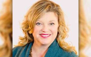 Left-wing member of loudoun county school board announces resignation