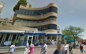 Joe Biden wife Jill caught violating DC indoor mask mandate at restaurant