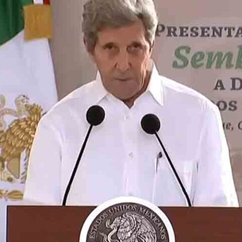 John kerry touts creation of auto jobs in mexico when u. S. Shifts to electric cars - photo licensed by shore news network.