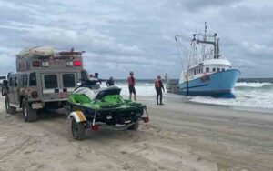 75-foot fishing boat runs ashore in seaside park