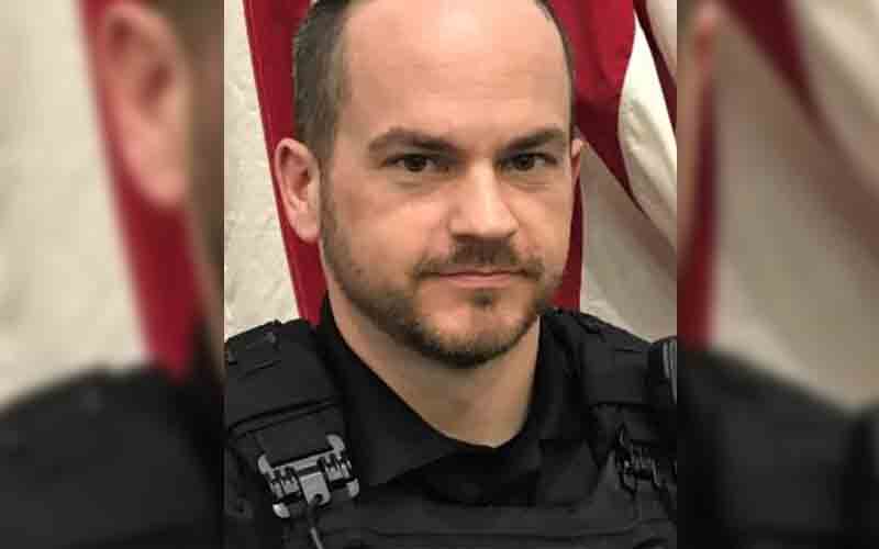 Illinois police officer shot and killed while investigating stolen vehicle