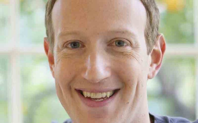 Zuckerberg apologizes after his social media platforms experience massive outage - photo licensed by shore news network.