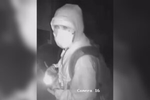 Police seeking to identify suspect in d'angelos robbery
