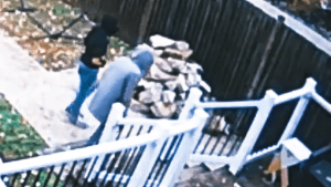 Suspects sought in southeast d. C. Armed robbery