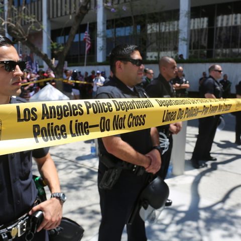 Los angeles deputies leaving the department in large numbers, vax mandate could make it worse sheriff predicts - photo licensed by shore news network.