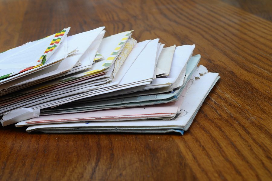 Man found dead after neighbor noticed mail was piling up on front porch