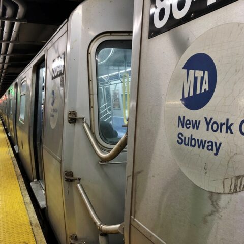 New york city mta subway train - photo 140157325 © kit1nyc | dreamstime. Com