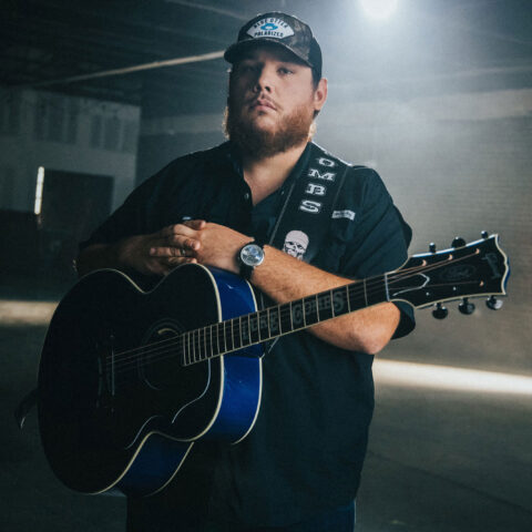Luke combs to perform in dallas cowboys thanksgiving halftime show - photo licensed by shore news network.