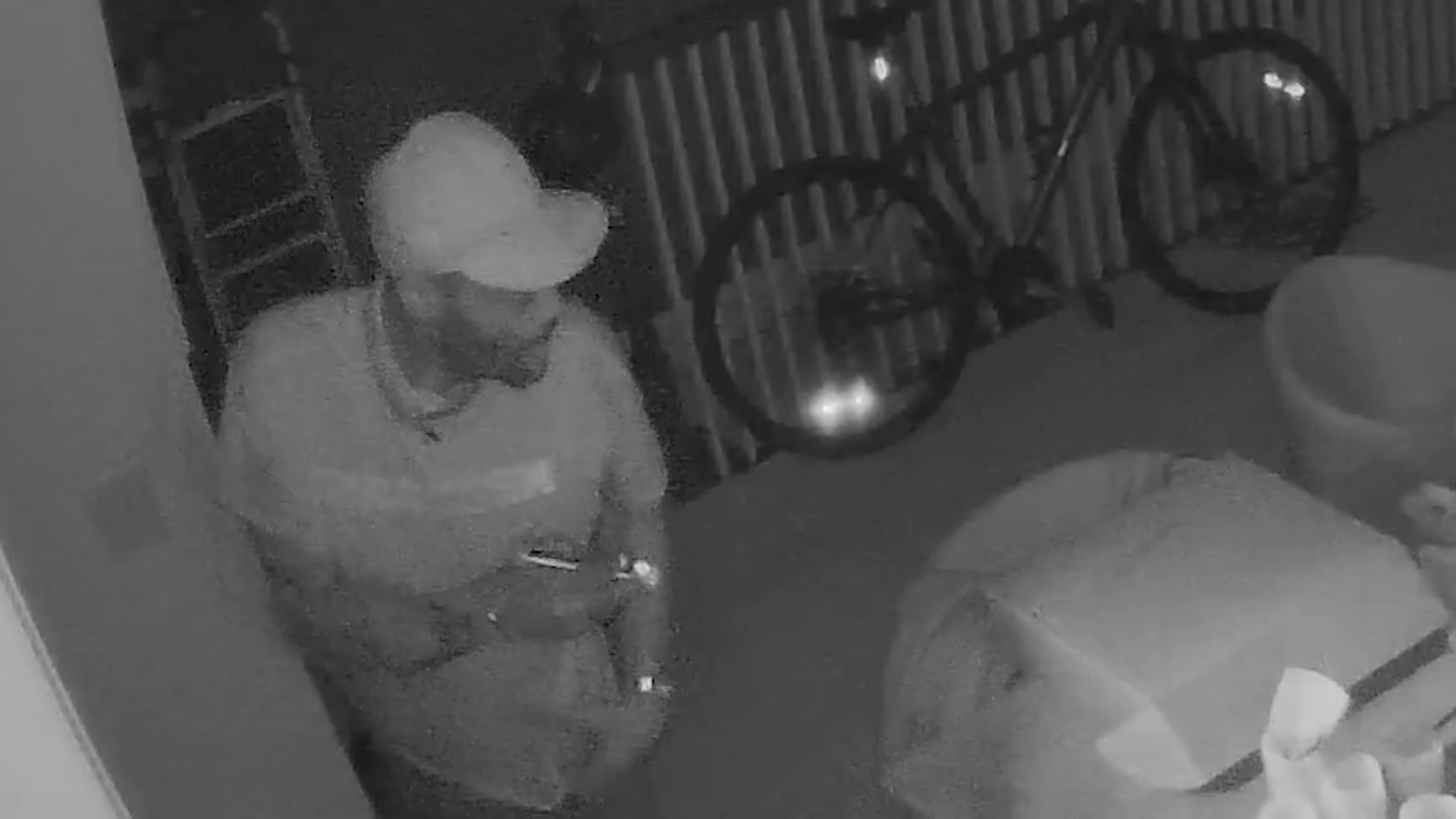 D.C. Police Need your help Identifying Burglary Suspect