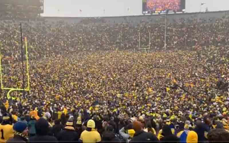 100,000 Michigan fans sing Mr. Brightside after beating Ohio State for Big 10 title