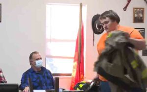 ‘the town remembers’: firefighters quit after convicted arsonist named chief