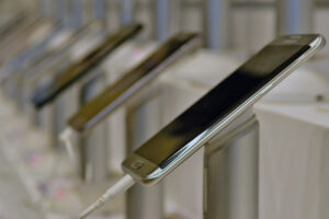Kc man sentenced for $1 million conspiracy to steal 1,400 cell phones in dozens of burglaries