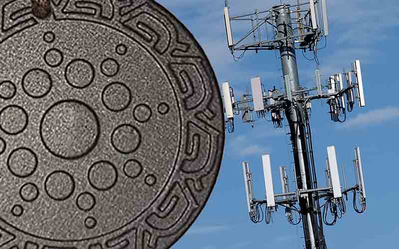 Conspiracy Theorists Worried About 5G Are Wearing Necklaces That Could Damage DNA, Nuclear Experts Warn