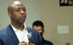 White house adviser attacks tim scott over police reform