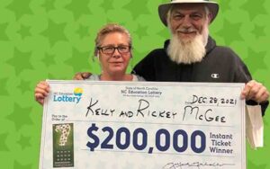 Couple wins $200k on scratch-off two days before christmas