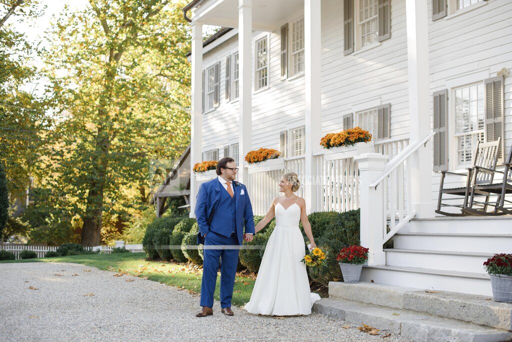 So long, Saturdays: More couples embrace weekday weddings
