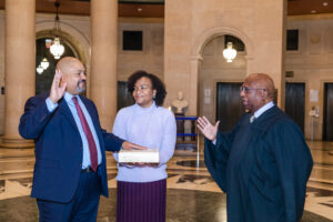New Manhattan District Attorney sworn in