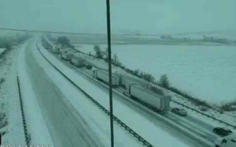 Illinois highway shut after 100-car pile-up during snowstorm - photo licensed by shore news network.