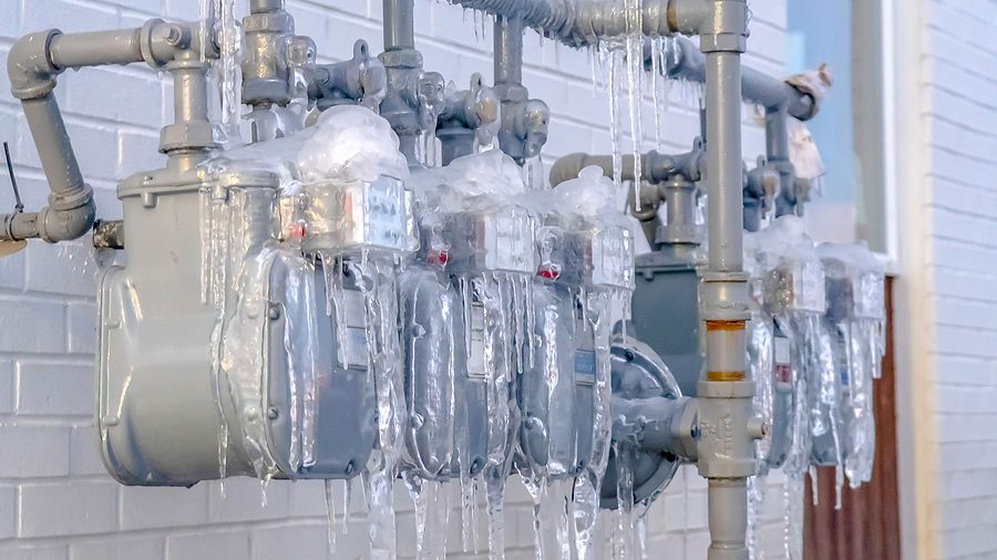 Landlord stabs tenant with icepick over water shut off