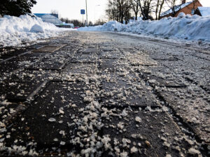 Newark department of public safety warns of hazardous, icy road conditions friday morning