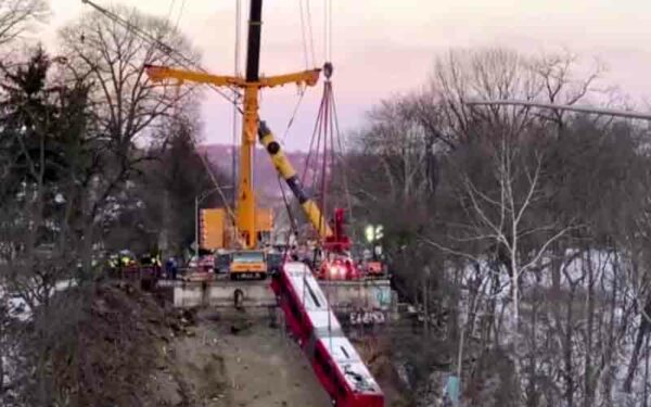 Watch as bus lifted from collapsed Pittsburgh bridge