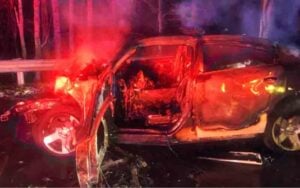 Good Samaritan pulls female North Carolina cop from burning wreckage saving her life