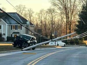 Crash in marlboro shuts down road