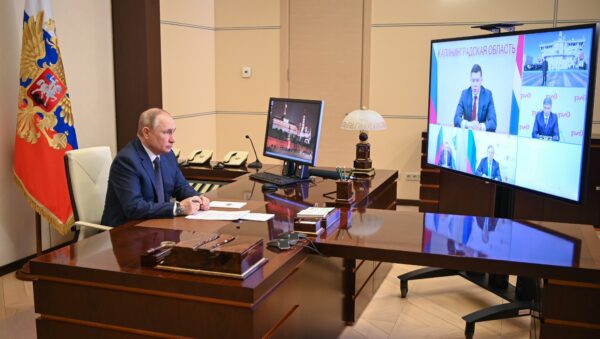 After launching attacks killing Ukrainian civilians, Twitter still hasn't banned Vladimir Putin