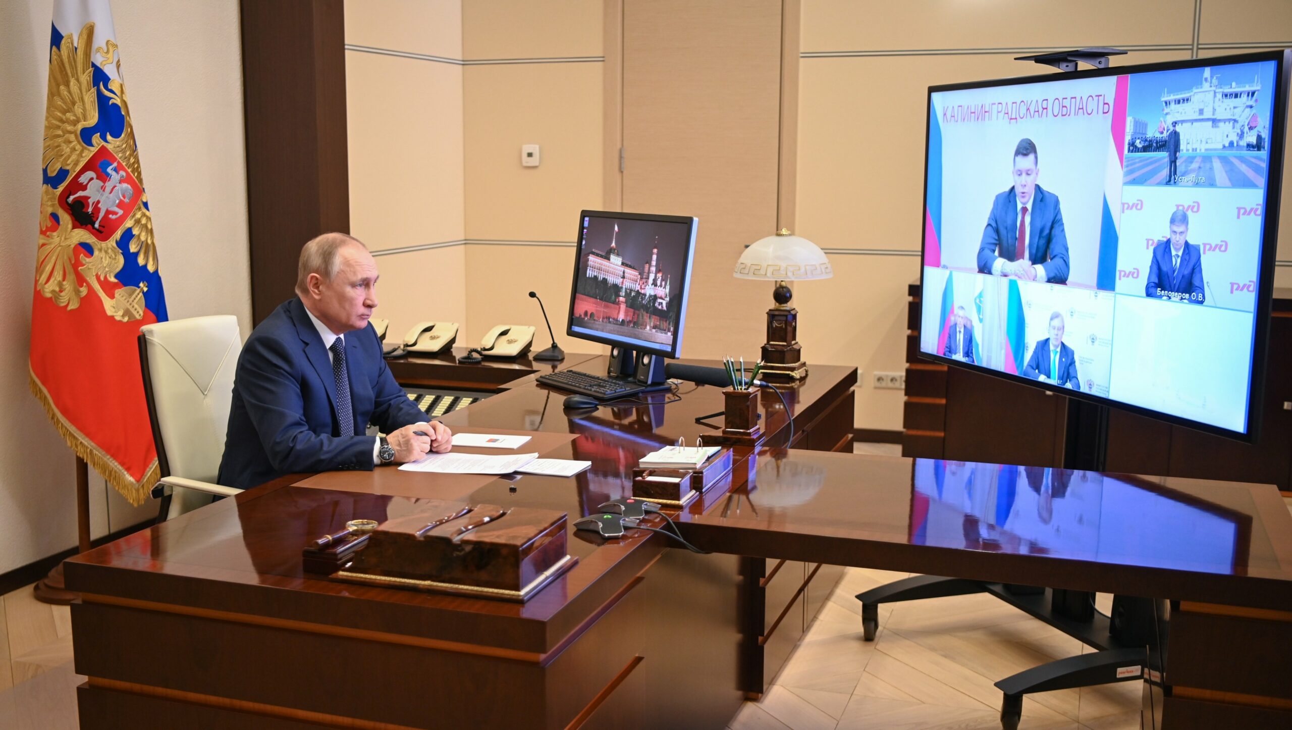 After launching attacks killing Ukrainian civilians, Twitter still hasn't banned Vladimir Putin