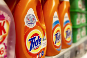Three men make clean getaway after stealing two shopping carts full of laundry detergent