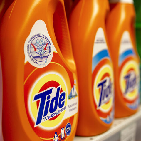 Three men make clean getaway after stealing two shopping carts full of laundry detergent - photo licensed by shore news network.