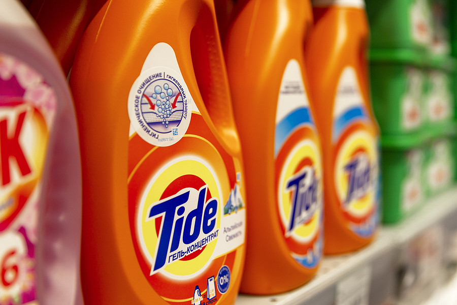 Three men make clean getaway after stealing two shopping carts full of laundry detergent