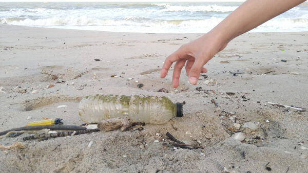 Here are the 10 Most Popular Trash Items Found on New Jersey Beaches