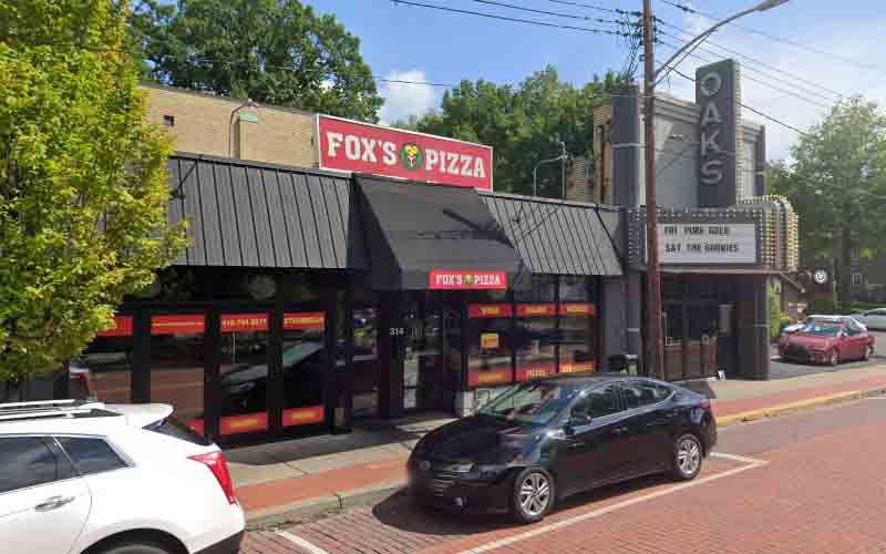 Man shot during robbery at Oakmont pizzeria